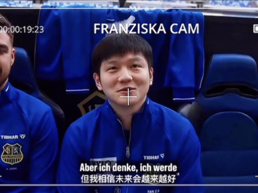 看完这段，没有人可以干着眼眶，他在德甲被照顾的很好，还是他自己的赢来的认可和尊重