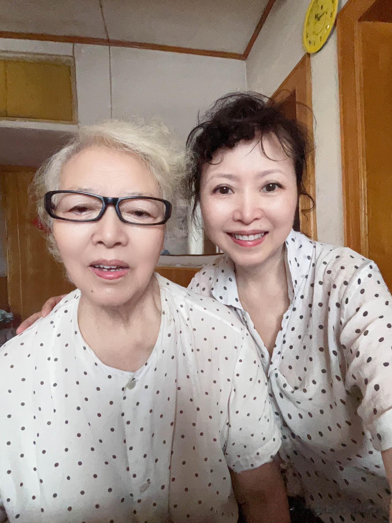好久都没去看我妈了，都是微信电话联系。
前几天回去忽然发现我妈妈瘦了，
那是因为