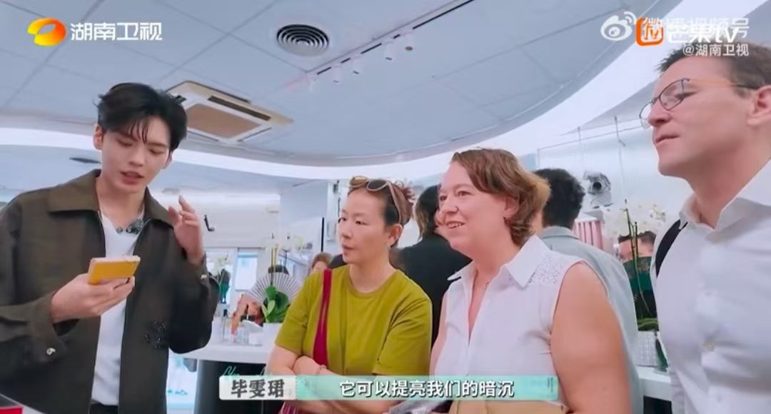毕雯珺的脸就是最好的底妆招牌毕雯珺销售自带说服力巴黎合伙人 谁看了毕雯珺的脸能不