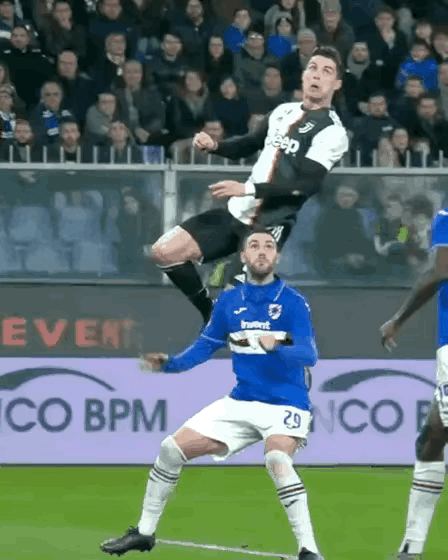 C罗的这粒进球被评为足坛历史最佳进球！没有之一 