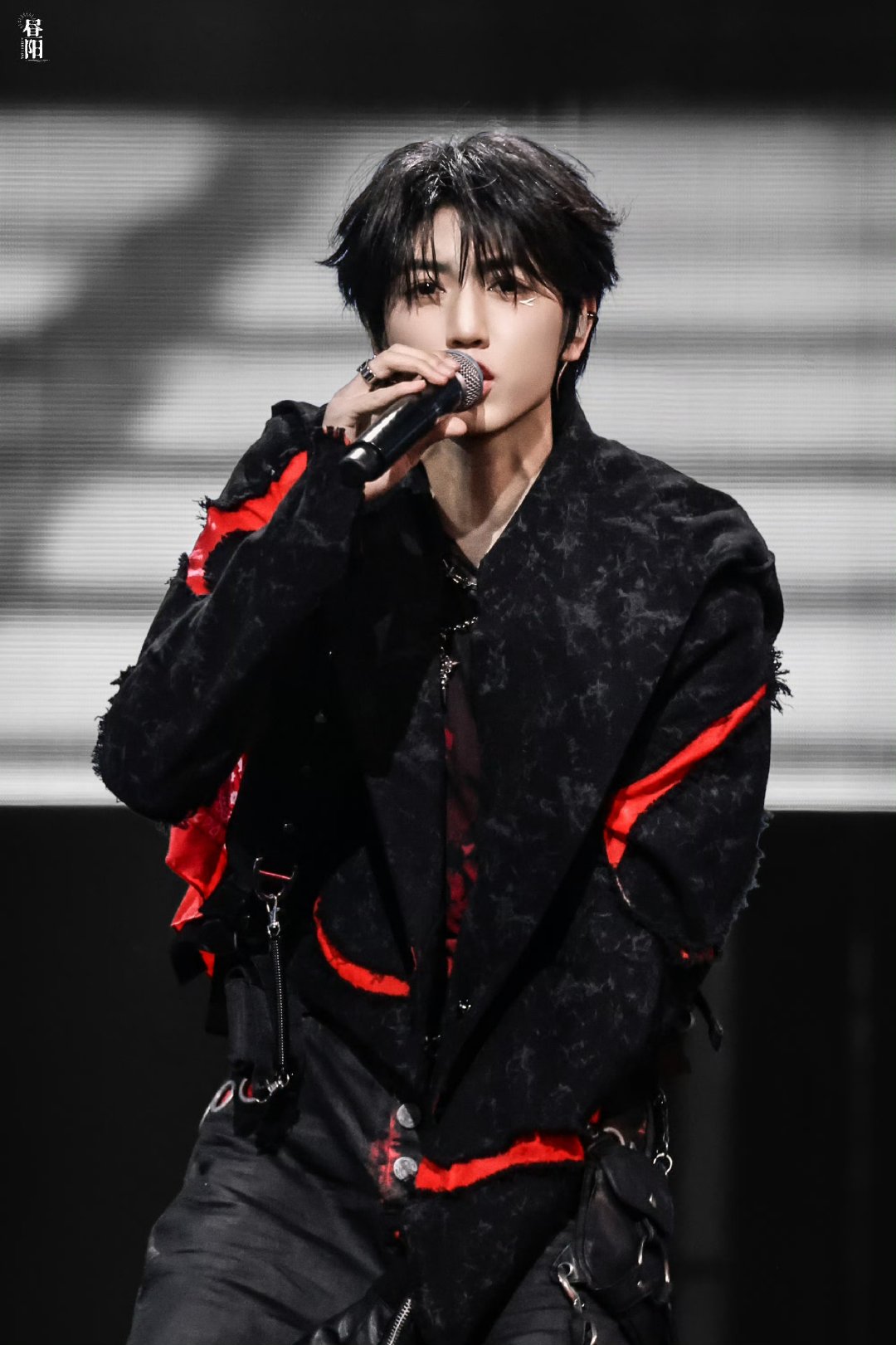 张桂源 眉压眼 请问长成这样人生还会有什么烦恼吗？女娲未免也太偏爱此男了 