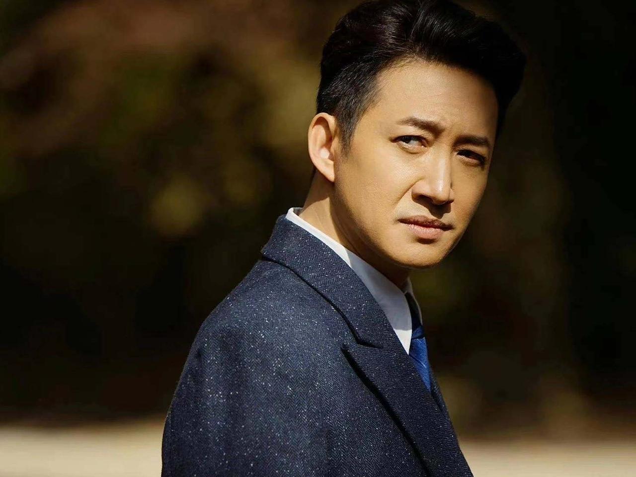 王阳凭借《追风者》《人世间》《庆余年》《无所畏惧》等作品成功积累了风度翩翩、沉稳