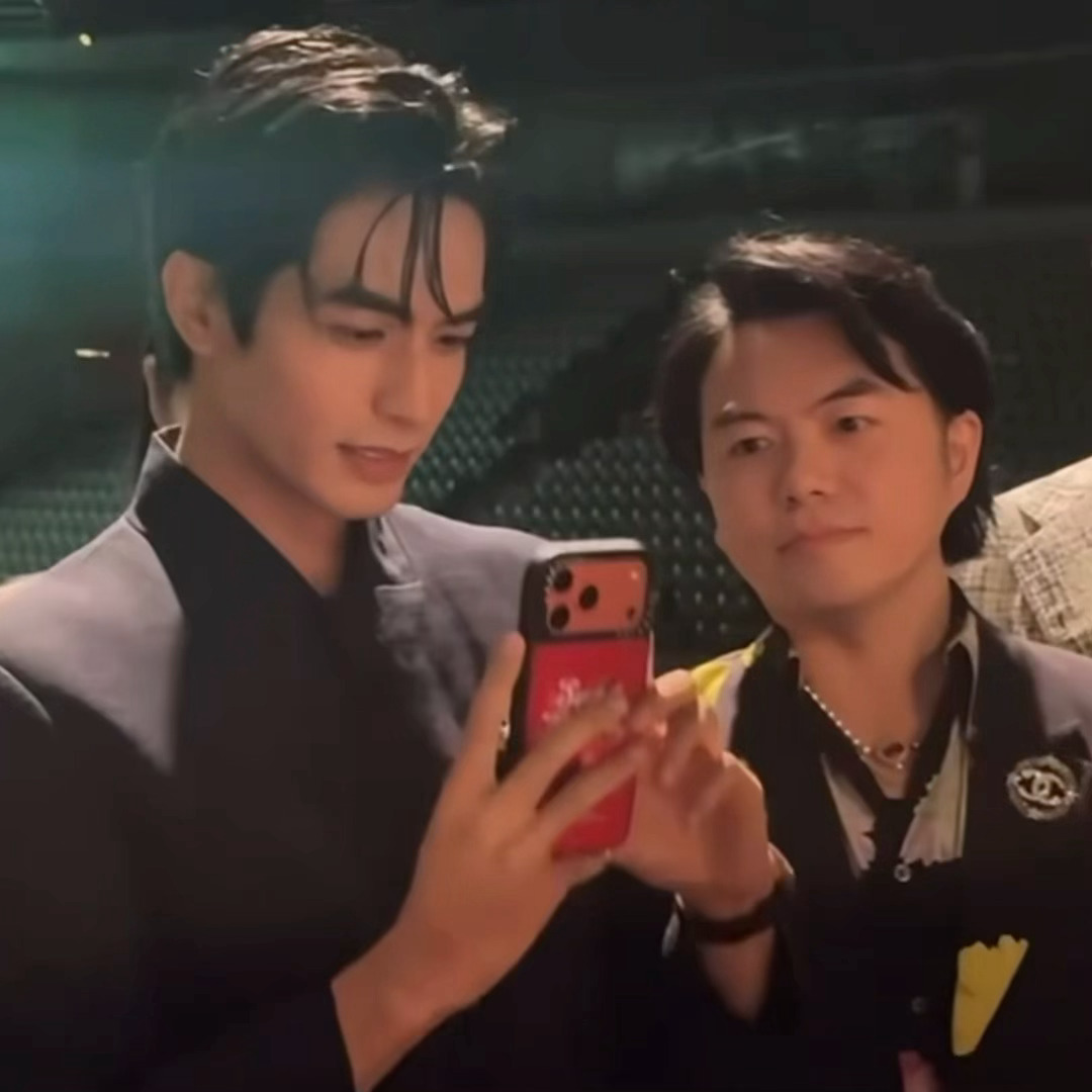 刘冲吐槽宋威龙拍照实力宋威龙镜头下的刘冲…哈哈哈哈哈哈哈笑不活了，不愧是我龙，动