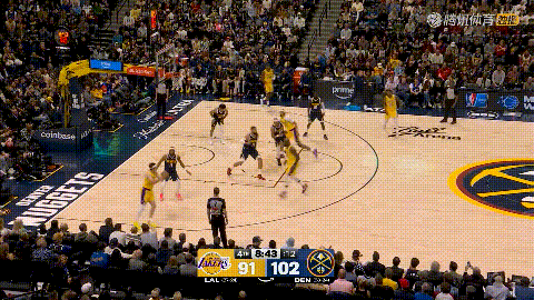 湖人巨星詹姆斯的传球真是精妙绝伦！在今天湖人客场挑战掘金的焦点战中，当时比赛进行