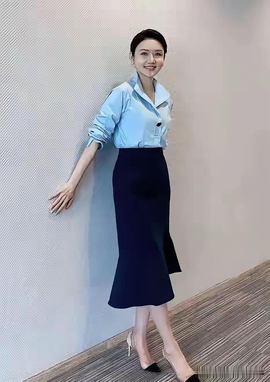 这位是比董卿还漂亮优秀的央视一姐，为什么她出来主持节目的时候有人不怎么喜欢她呢？