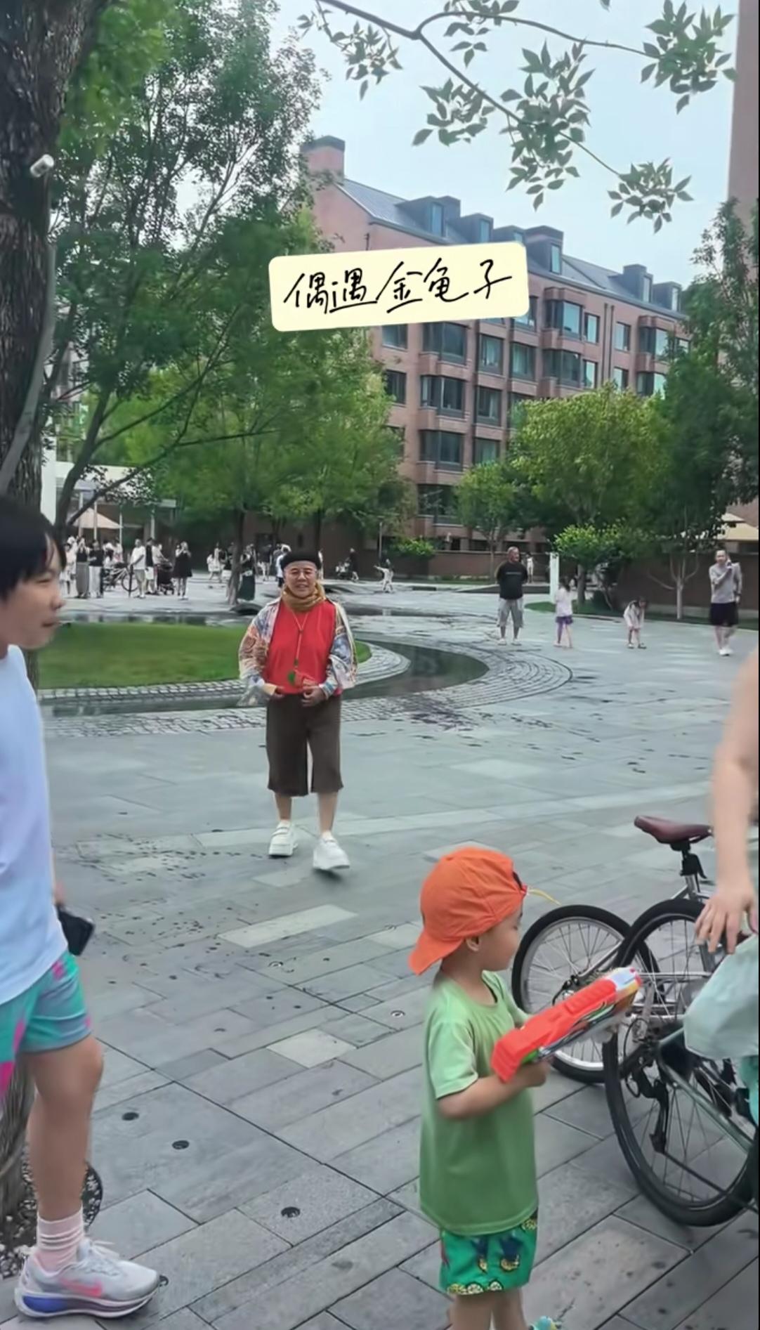 金龟子也是一脸奶奶笑了，果然全天下奶奶都一样。