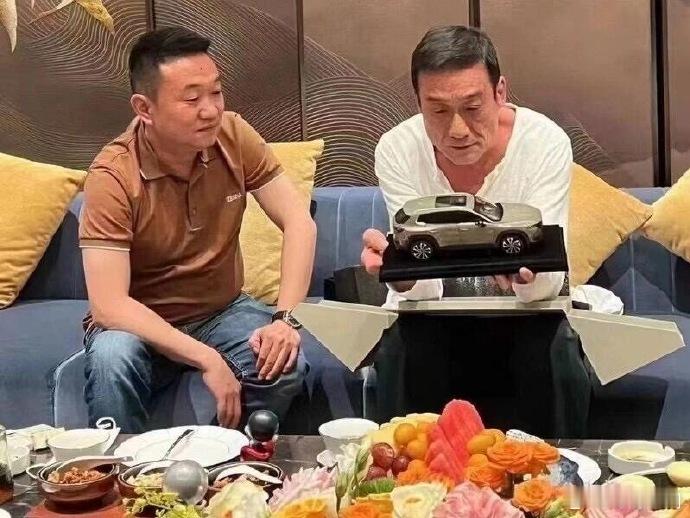 梁家辉亲自下场玩塞车梗、梁家辉塞车还有后续梁家辉塞车梗后续太有惊喜，老牌影帝亲自