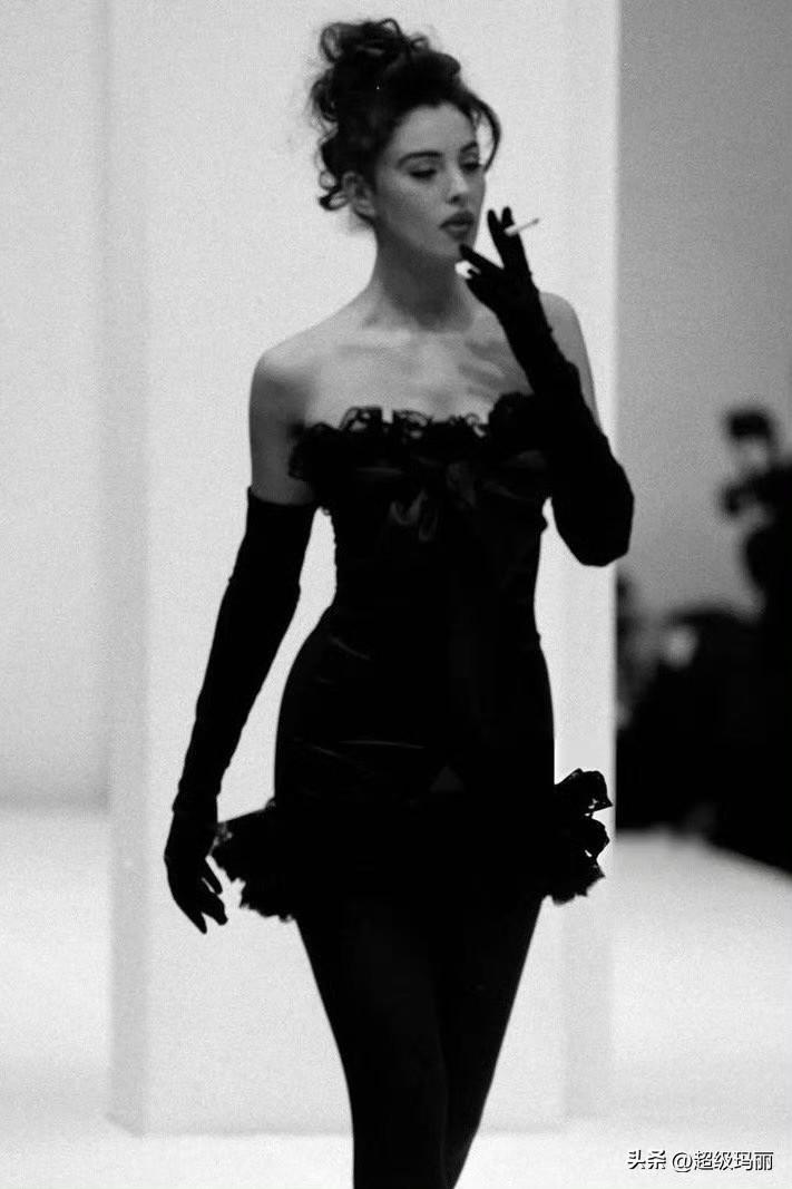 1992年，Dolce & Gabbana秀场上的莫妮卡·贝鲁奇