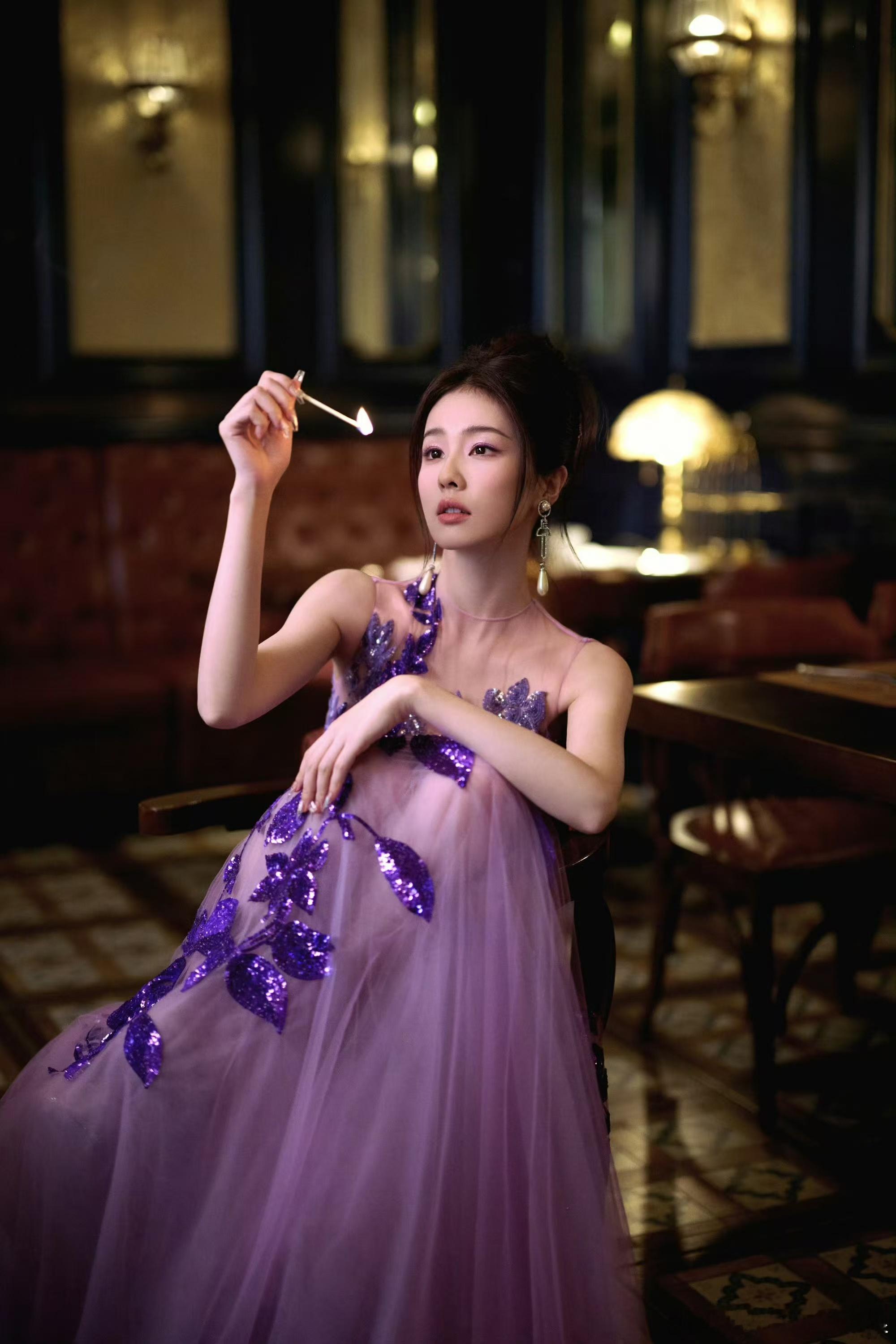 #白鹿首唱会出图##白鹿鸢尾蝶裙#白鹿朦胧起舞的鸢尾蝶，美得毫不费力，[太开心]