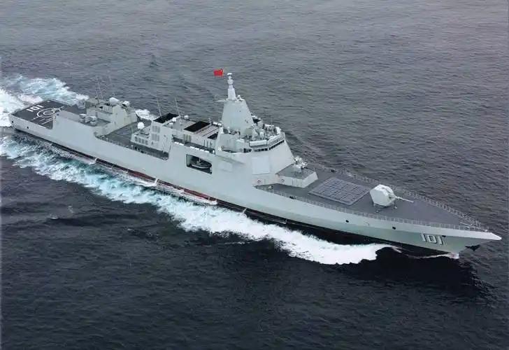055为什么敢说不怕被打？说得直接点，就算面对一整支美军航母编队，055也未必会