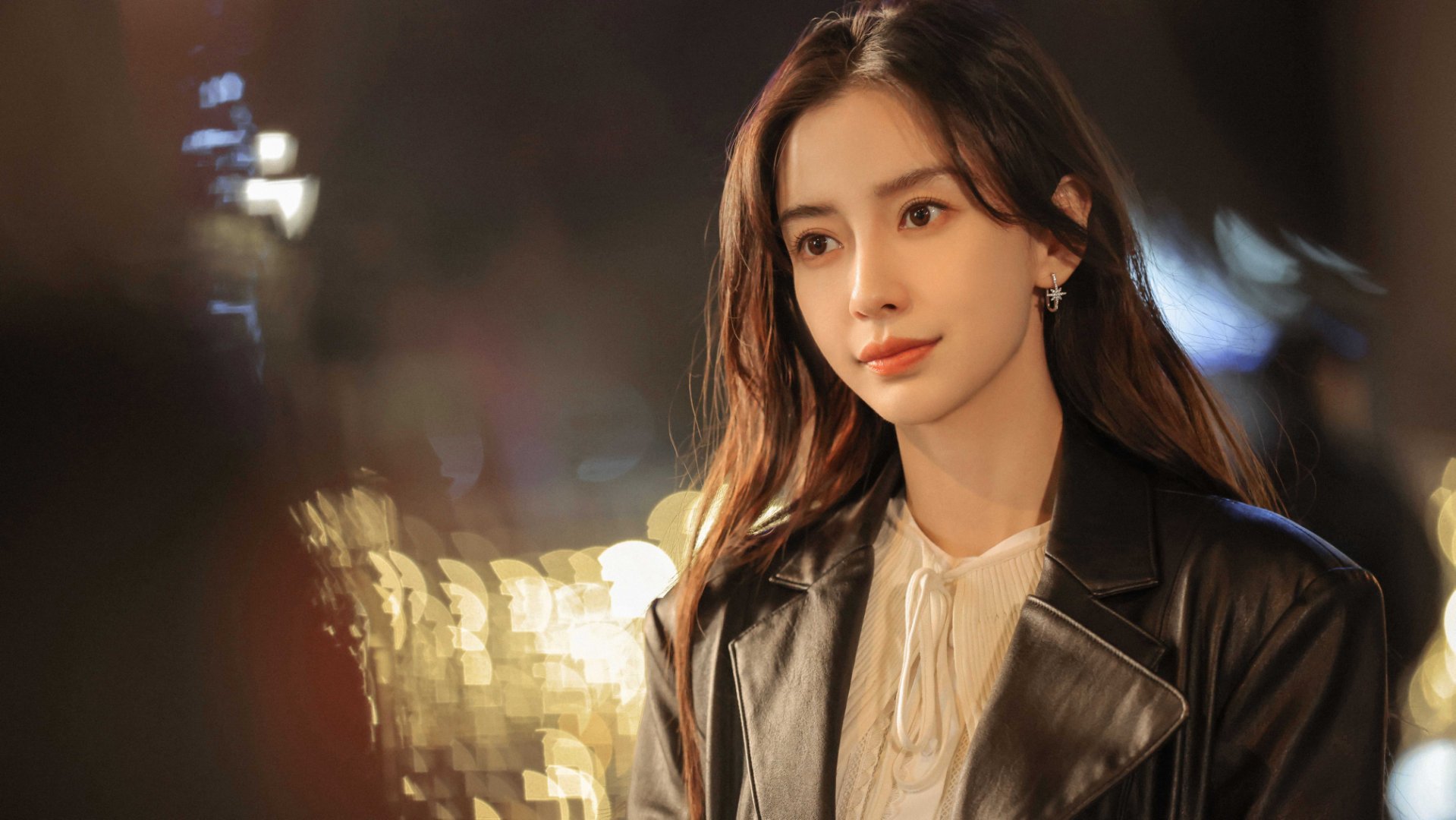 angelababy angelababy 时间予我千万种满心欢喜，沿途逐枝怒放
