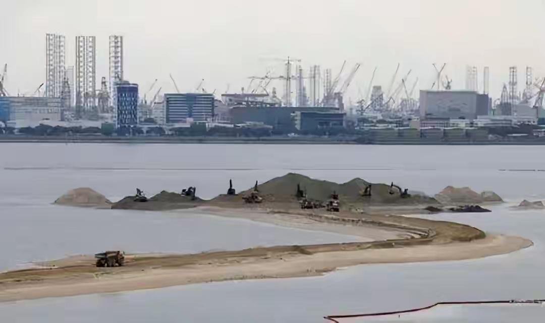 小国藏大野心！新加坡疯狂填海扩土，背后风险必须严防
 
弹丸小国新加坡，自从脱离