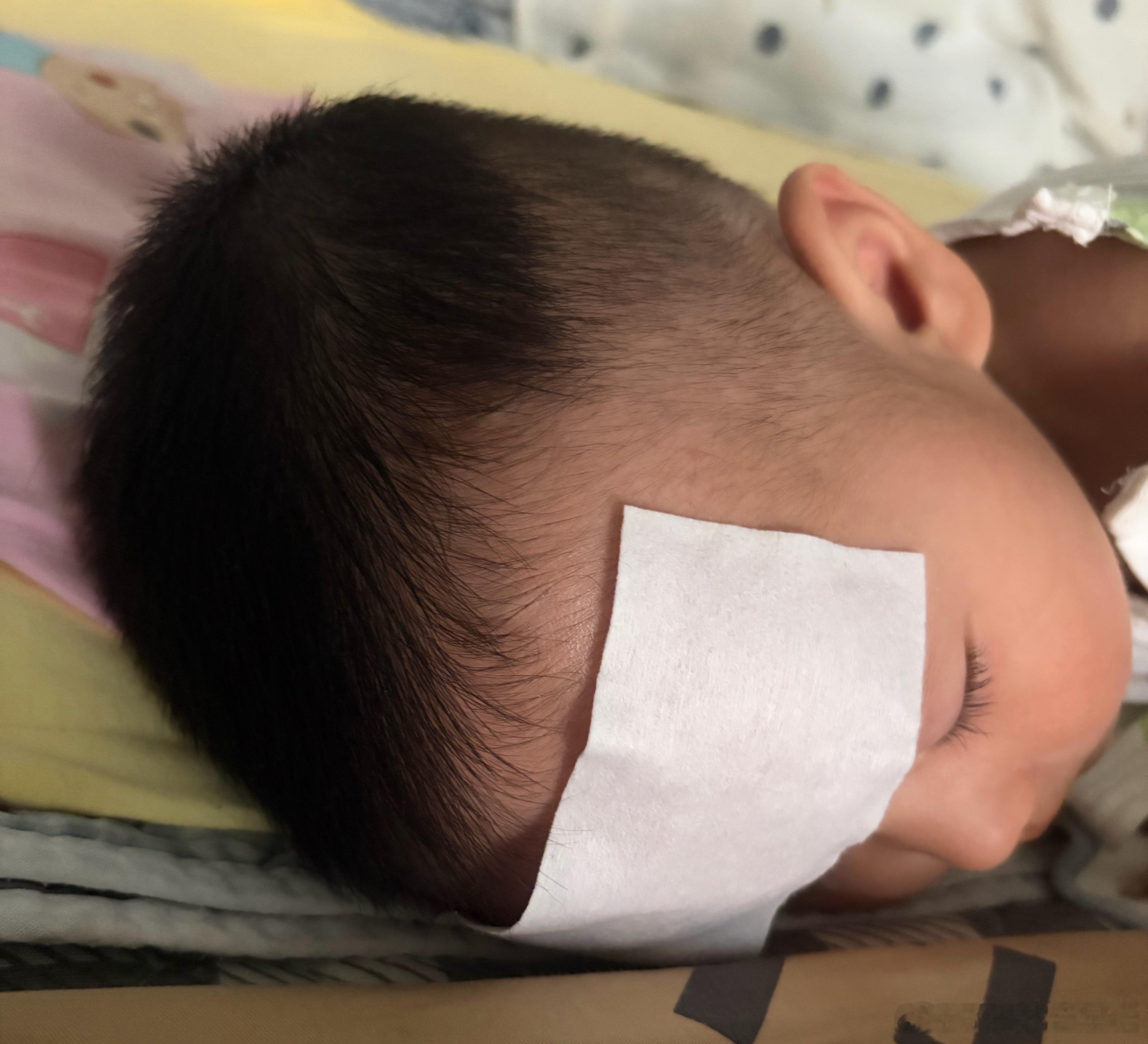 好困啊真的好困啊本来宝宝断了夜奶前几天发烧心疼安抚他结果现在半夜必醒不给吃就嗷嗷