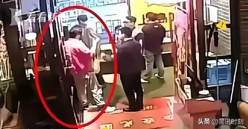 印度人的素质:
 
一、事件完整经过
 
三名印度商务人士在上海和平饭店包间消费