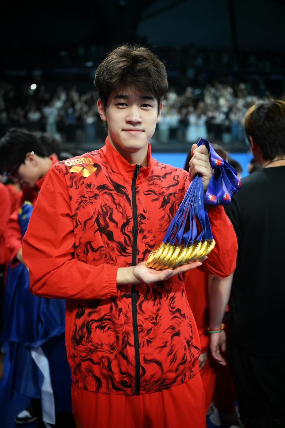 潘展乐：孙杨哥，我超你啦！
孙杨：哟，小崽子，