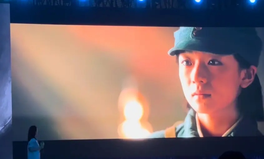 王和目前接的角色都很适合她，就算演古装也不是古偶 ​​​