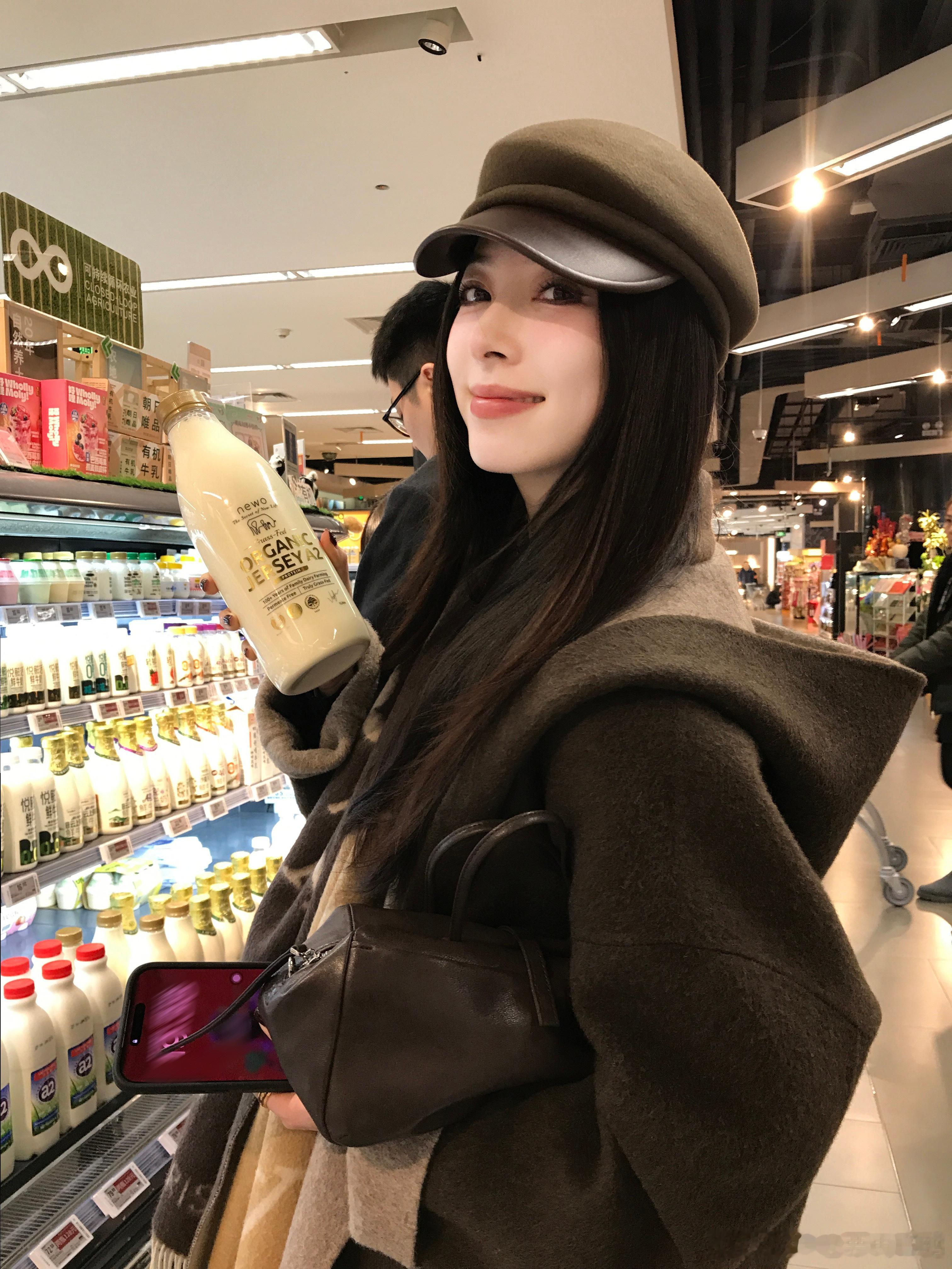 买完我的“快乐水”和午饭回去定定心心选图ing🍜评论200请1位小姐妹一起吃面