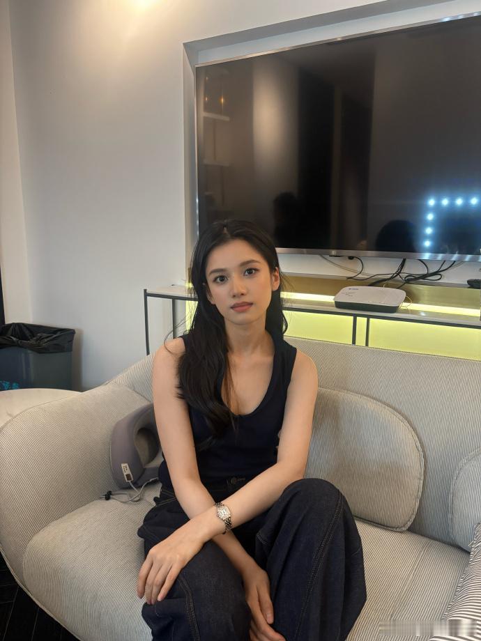 张婧仪美是一种感觉 张婧仪的碎片plog🈶，真不愧是我们喜欢的女明星呀。感受到