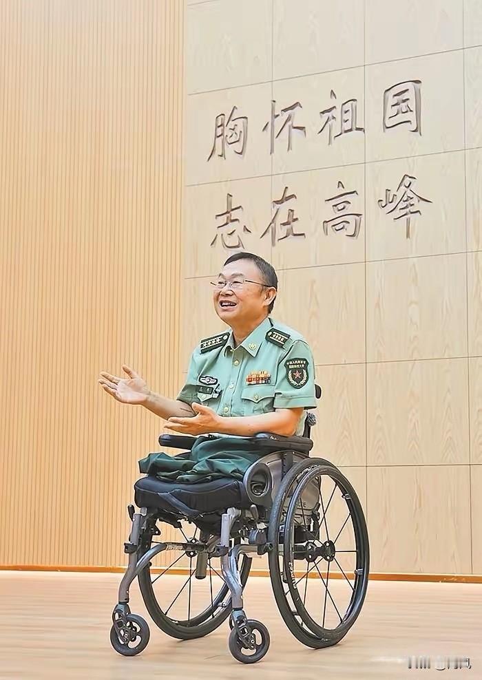 他才是青年该追的星‼️
​2026年7月29日，中宣部授予国防科技大学研究员王戟