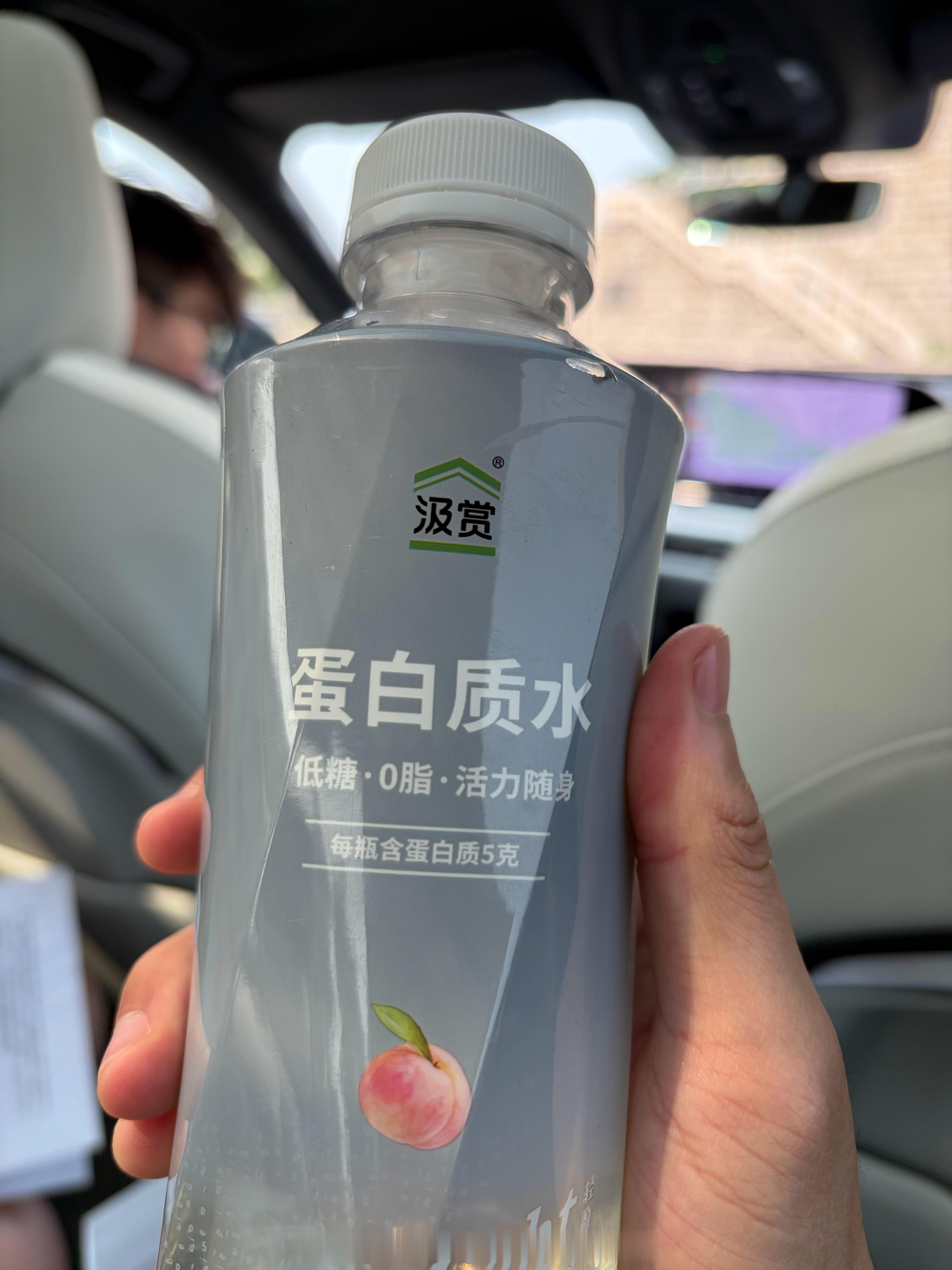 中午买饭看见我本来寻思什么样的人会信蛋白质水这鬼东西团队兄弟说想来一个试试看在今