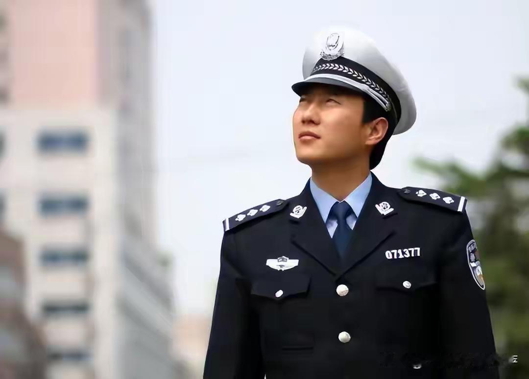 停播7年，那个挽救无数司机的“网红交警”谭乔，却挽救不了自己
 
老司机们对谭乔