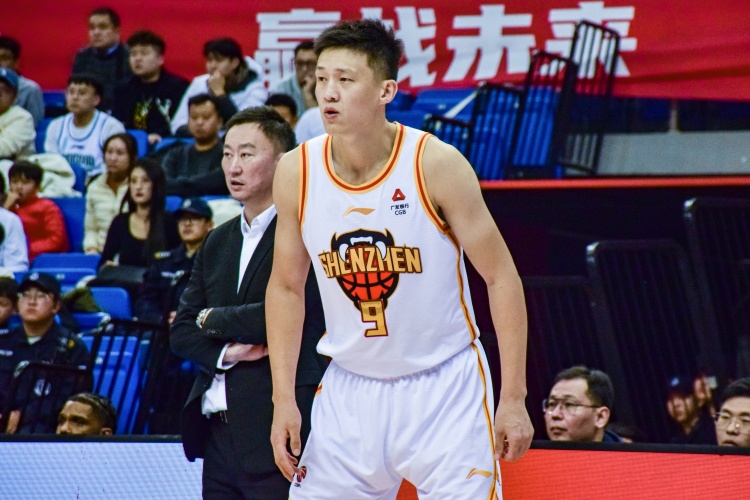 媒体人：周鹏在三分半投篮测试中未能完成 中途放弃 大概率要补测