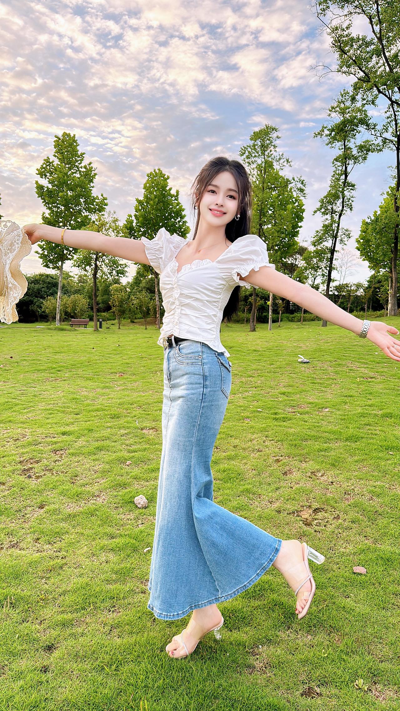 人生不能左右的事情太多了，人人都有苦衷，事事都有无奈，既然万事不能周全，就别为难