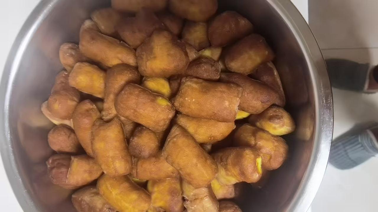 有谁认识这是什么？[福]
灶膛里的火苗舔着锅底，油锅“滋啦”一声唱起来，那是年味