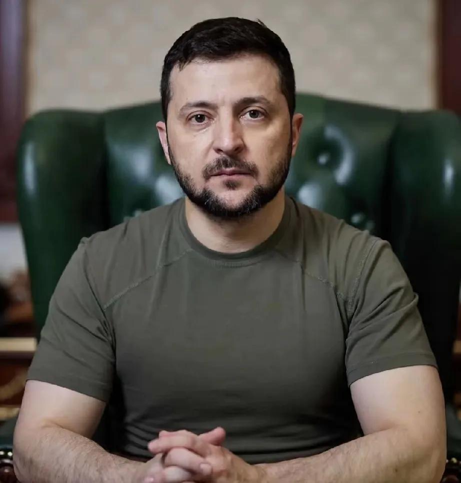 乌克兰新年夜突袭赫尔松地区！泽连斯基是昏了头了，赫尔松虽被俄军控制，但国际仍承认