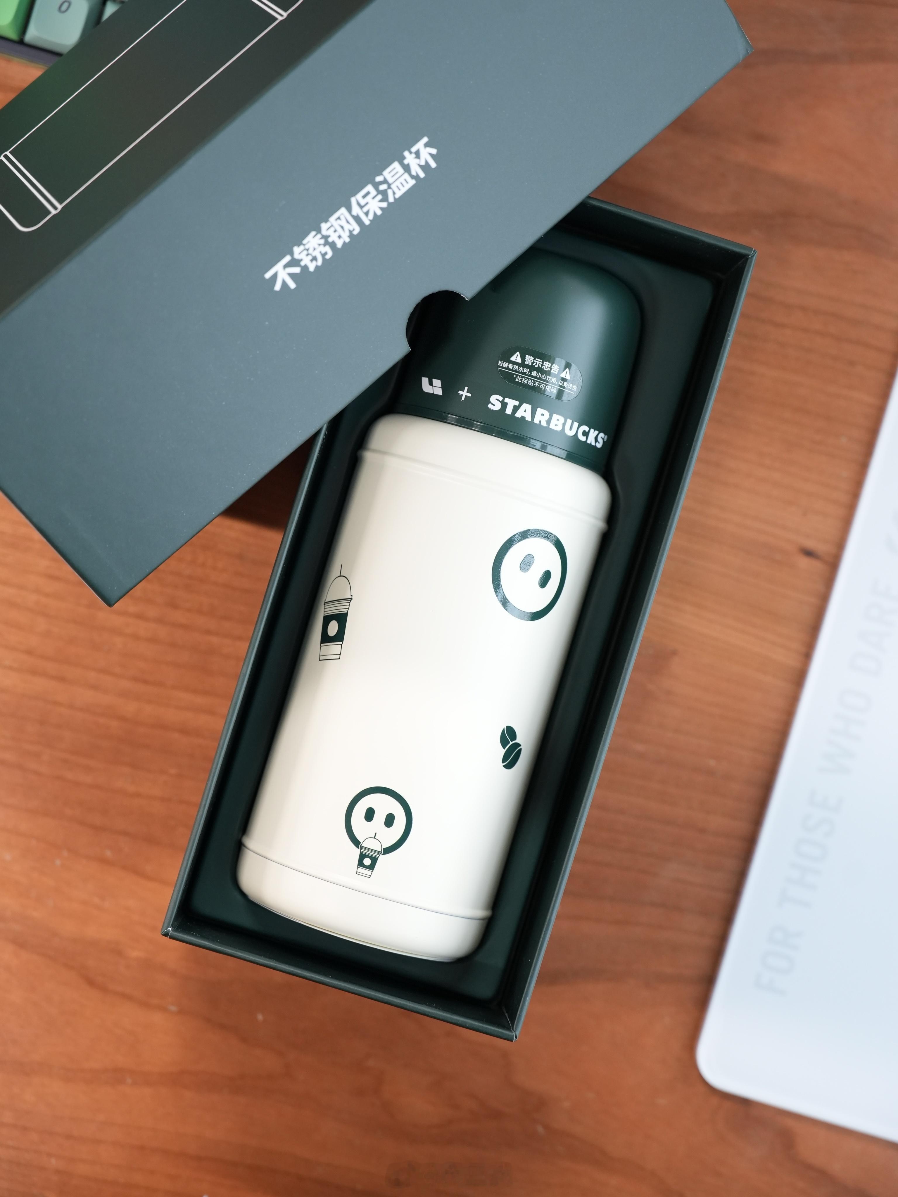收到一个理想和星巴克联名的保温杯，杯子上就印着理想同学挺可爱的，颜值高做工非常好