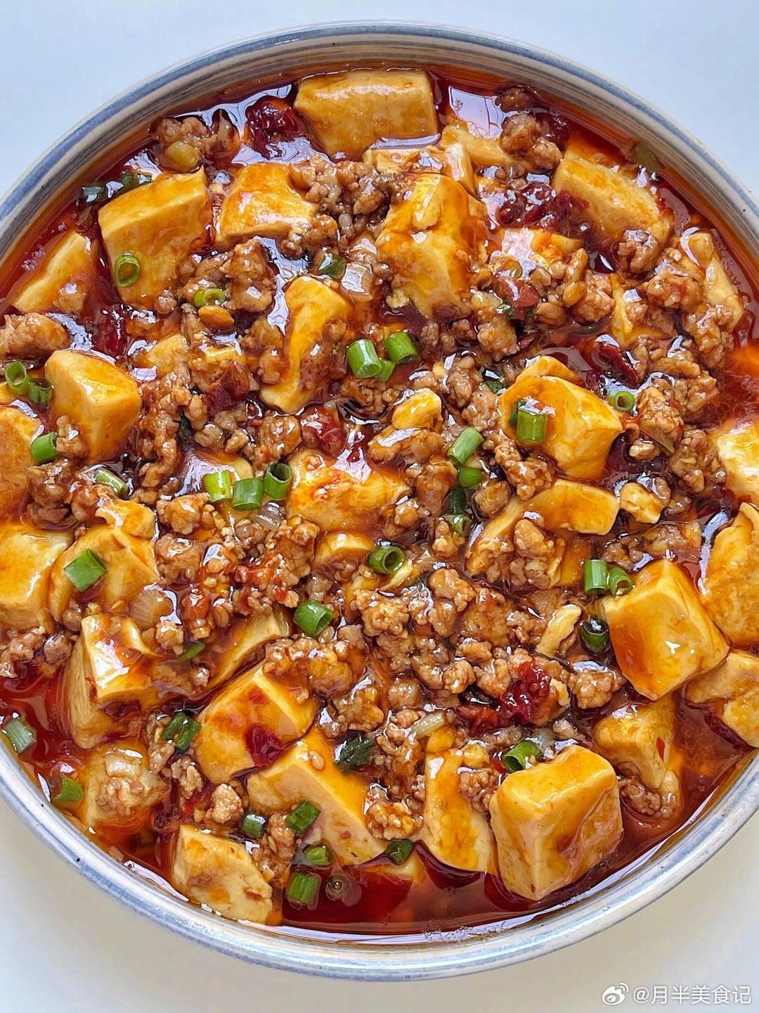 超下饭的肉沫焖豆腐不知道吃什么就吃肉沫焖豆腐吧！软嫩的豆腐搭配肉沫酱汁拌饭吃可以