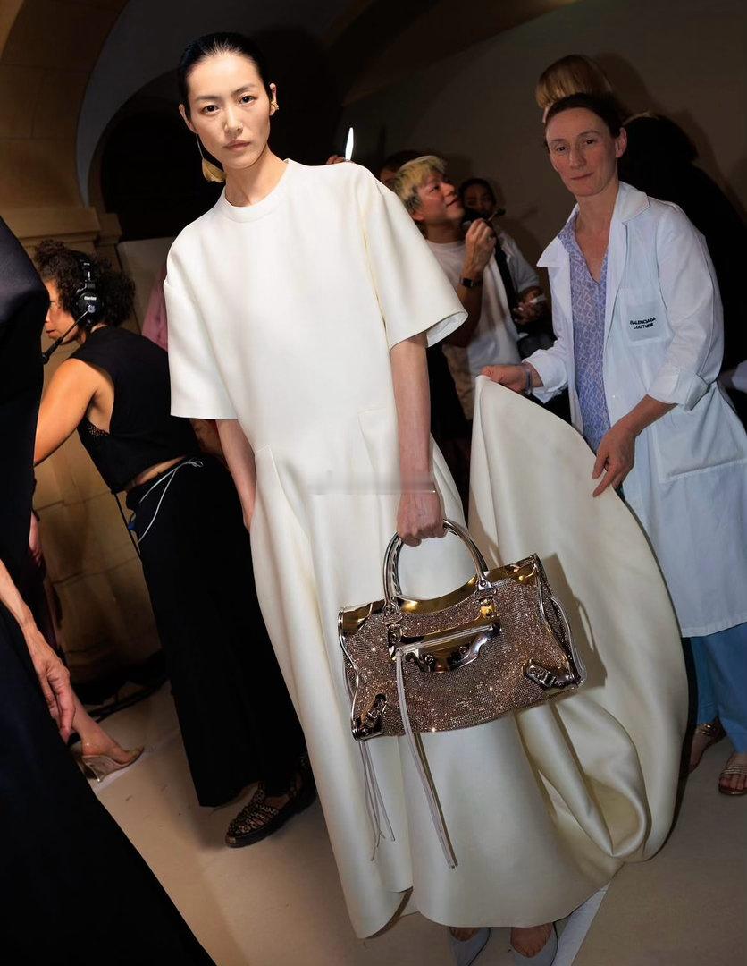 巴黎高定周｜Balenciaga 2026秋冬高定系列发布，这也是Pierpao