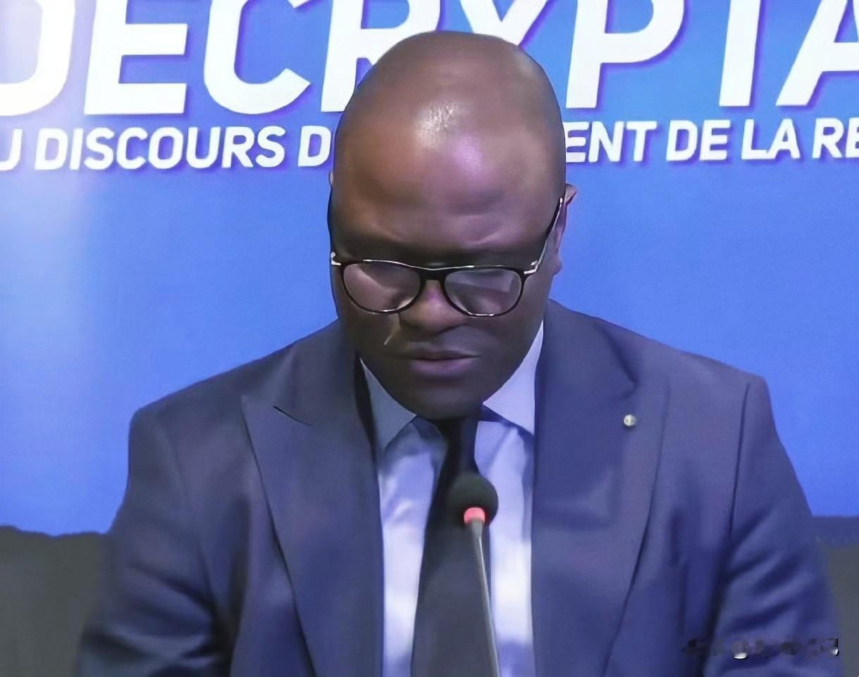 加蓬这次可真够绝的。国家队在非洲杯上三场全输，一分没拿，直接小组垫底回家。结果国