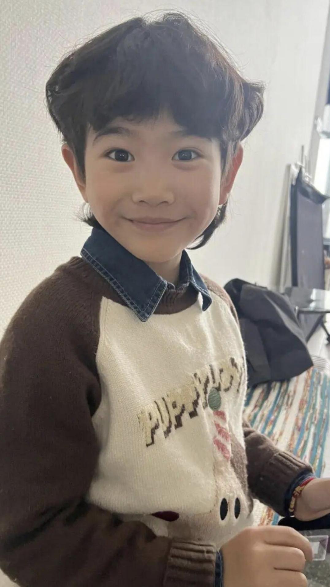 这孩子是来报恩的吧
近日，杭州9岁男孩因拍摄短剧火出圈，片酬达一天2000元。