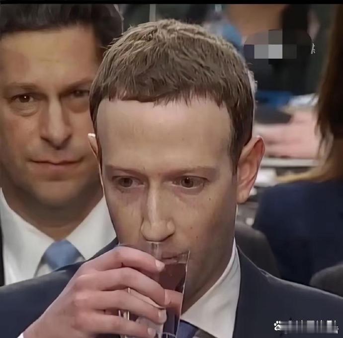 扎克伯格因为脸，马斯克因为胸，两者不断被质疑不是地球人 