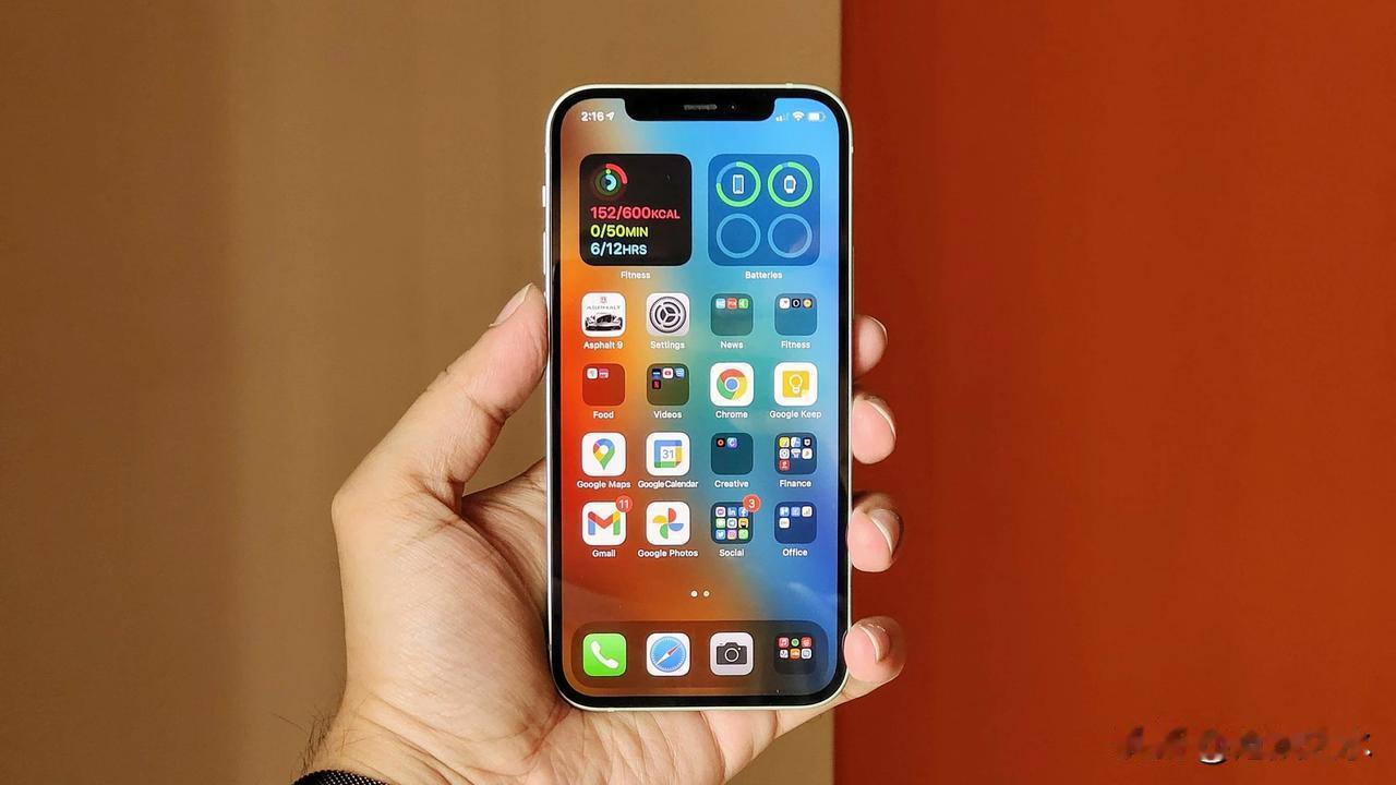 捡到全新iPhone千万别偷留！不是让你做好人，是真的压根用不了。
 
很多人都