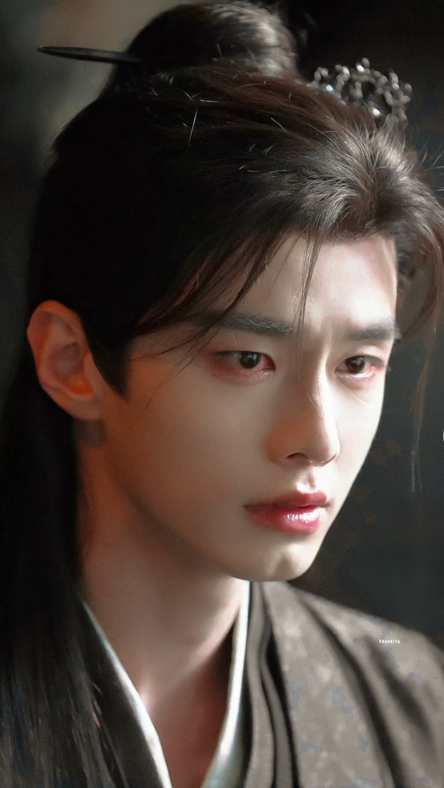 何与把萧华雍演透了百花杀 何与是真的读懂了萧华雍，表面病弱慵懒看着无害，私下心思