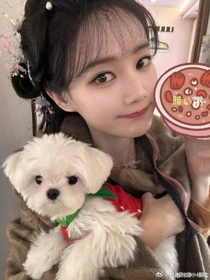#李一桐 纯欲蜘蛛精# 李一桐的纯欲蜘蛛精造型真是绝了！这种又纯又欲的风格太适合