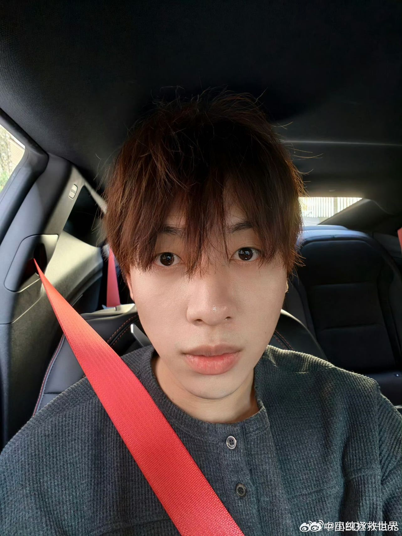 中国boy喊王嘉尔来公司录人脸中国boy公司打卡天花板实锤！管你是谁来了都得录人