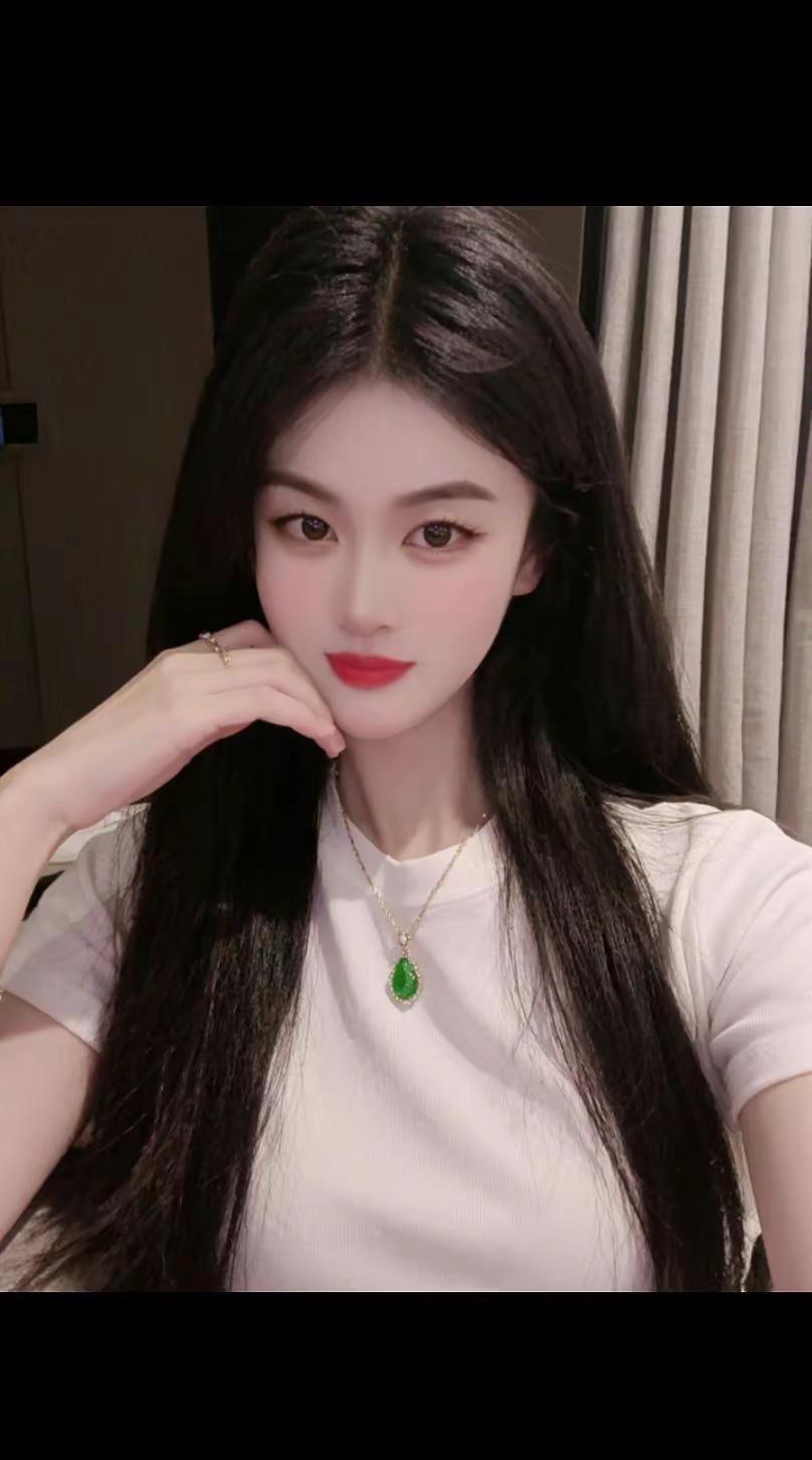 找一个吧，找一个会帮你吹干头发，会蹲下来给你系鞋带的人，会包容你所有的坏脾气，继