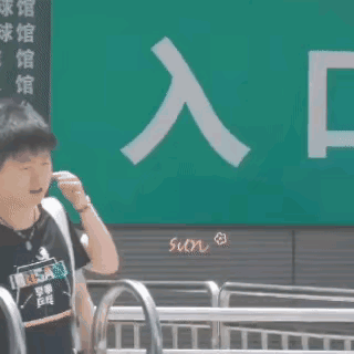 太原的莎莎要热化了
莎莎与李雅可太原下训要被晒化了
那么晒莎莎还是那么白
这么热
