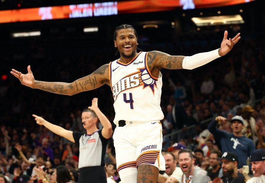 NBA  祝大家元旦快乐！感谢这一年的支持与陪伴，2026与大家一同继续侃球，以