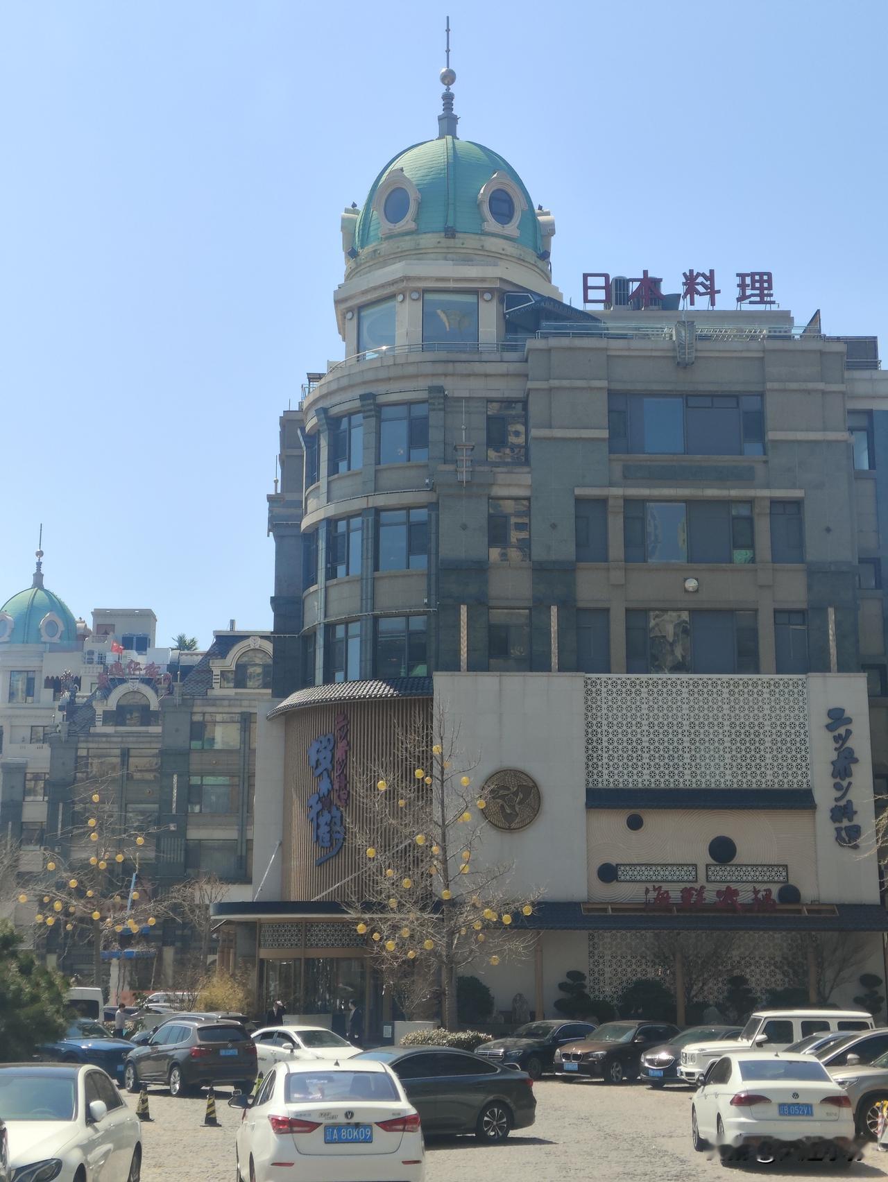 连敲两个双黄蛋，果然连中三元免费餐

早晨煎蛋，两颗都是双黄蛋，心里一动：莫非真