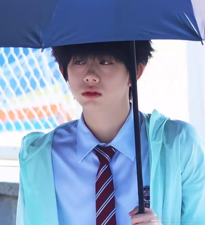 tg陈奕恒晚上没睡好么 