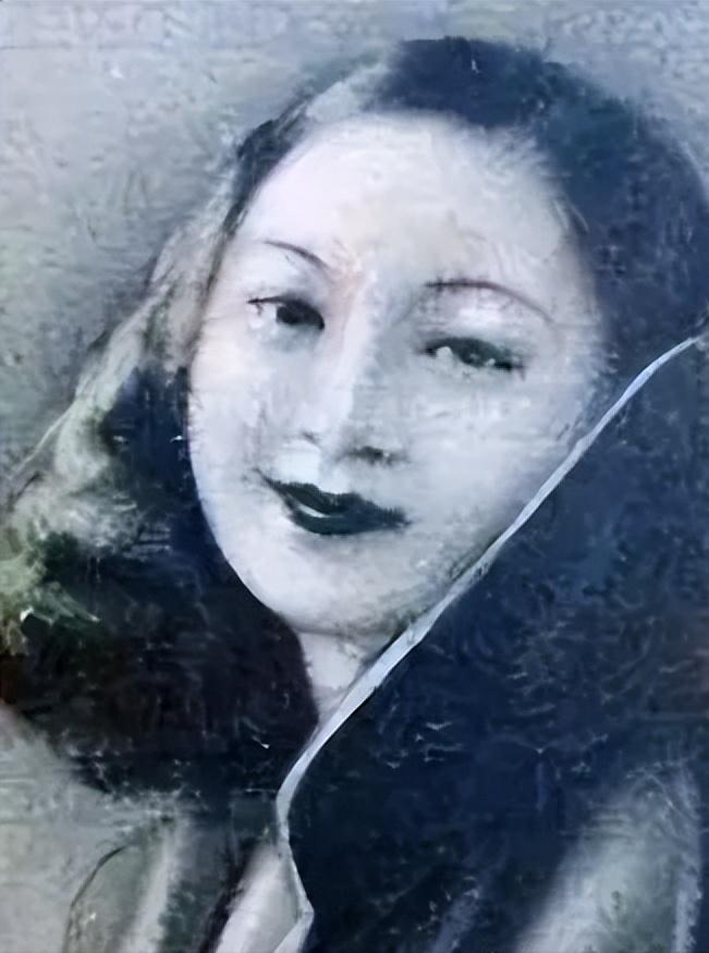 1952年，青岛名妓于小脚被枪决：裤腰挂满金戒指，家中藏满银元宝

1952年，