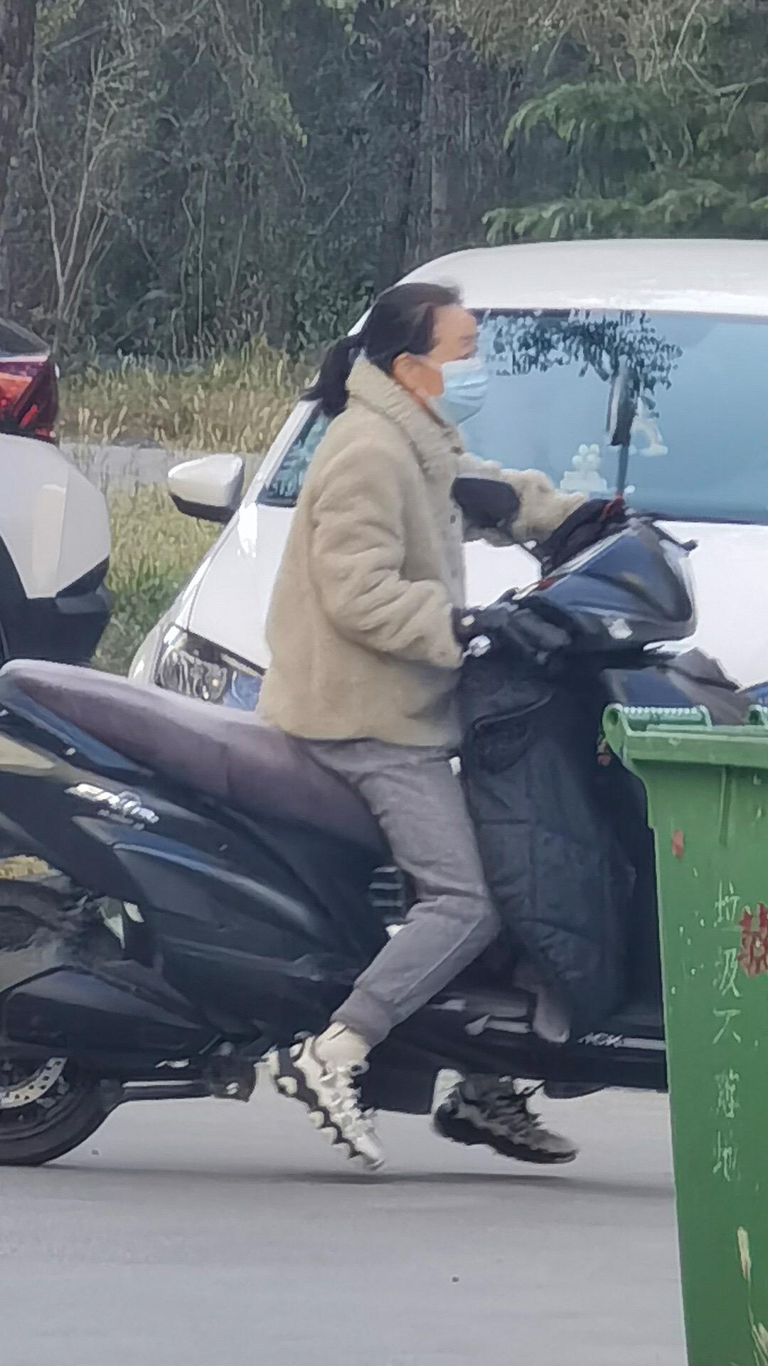 正在吃饭，突然接到母亲的电话，电话那头，母亲的声音带着一丝慌乱：“你大...