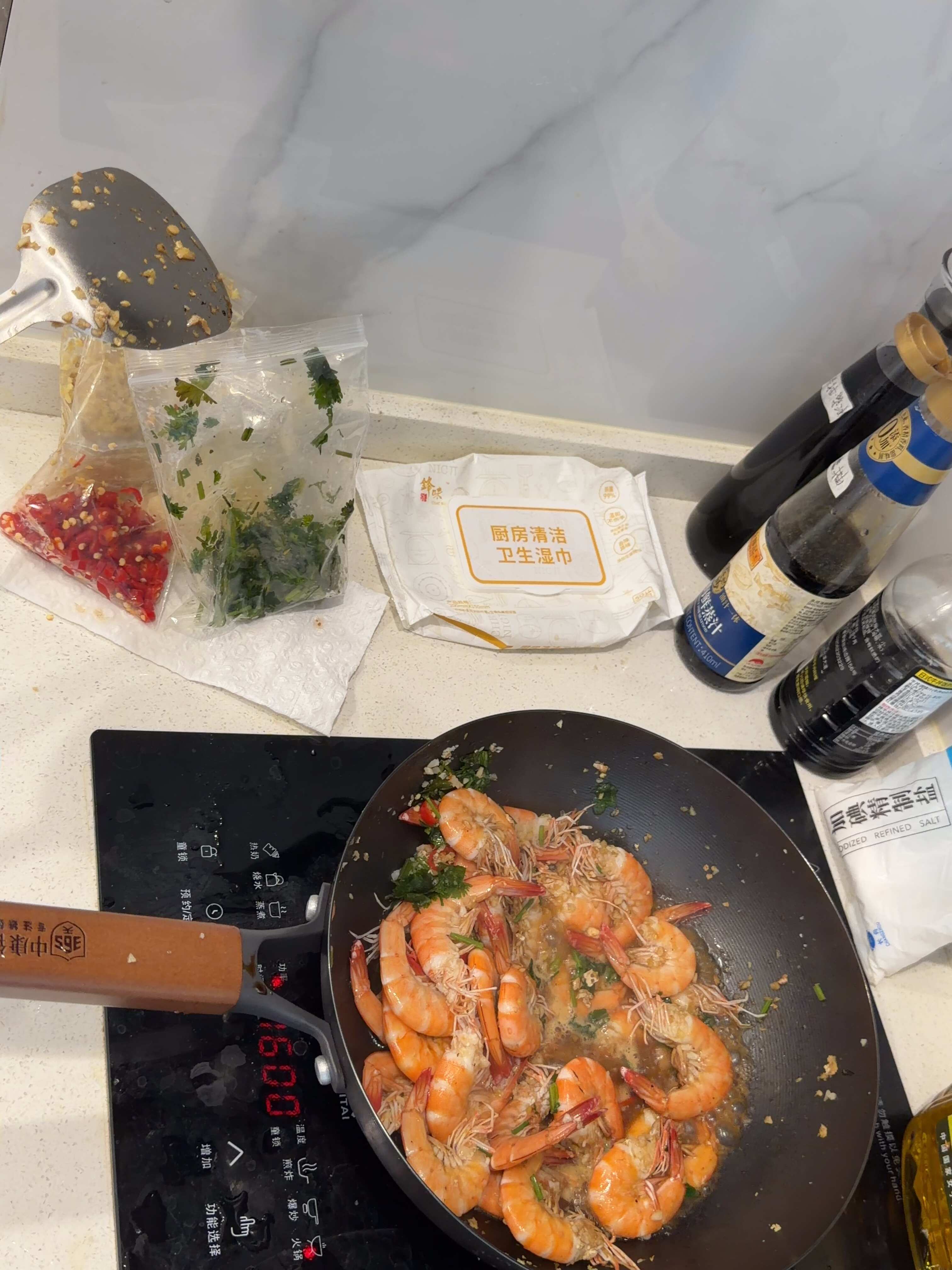 做饭喂我妹妹小猪🐷了 