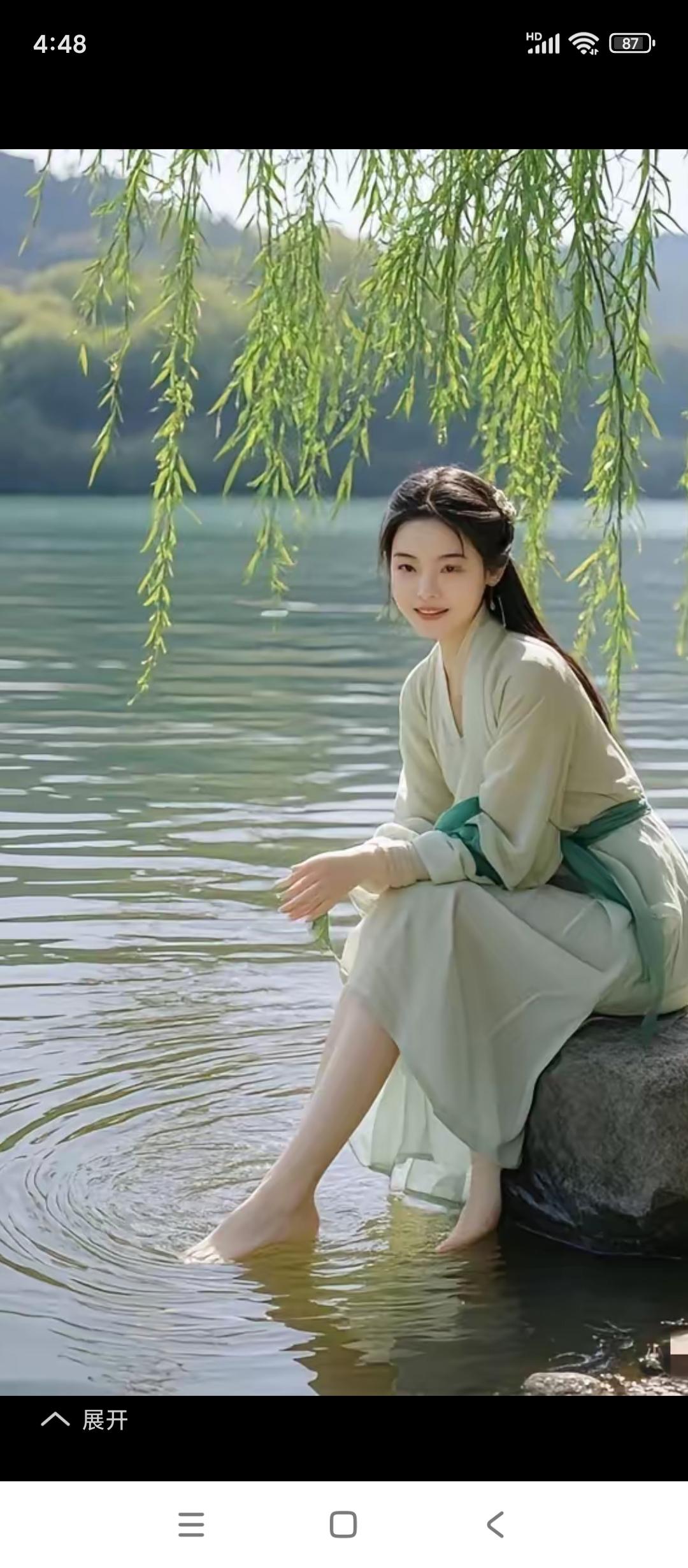 上联：柳借春风舞青丝；诚邀下联桃依暖日披粉裳。