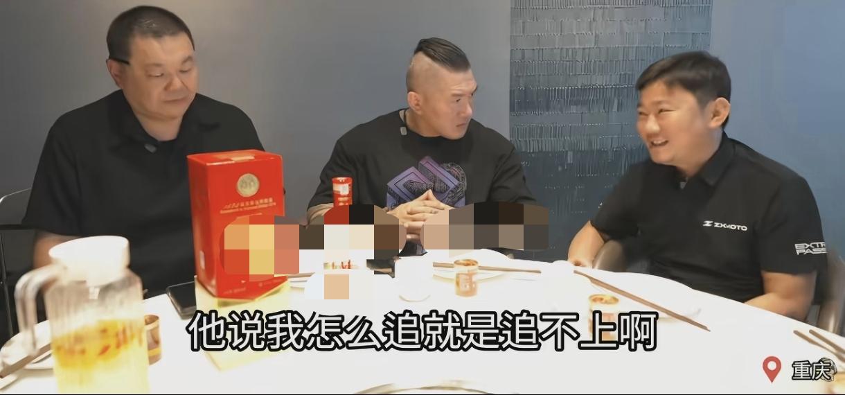 张雪说他跟埃文兄弟车队之间的沟通和服务的效率上完全碾压雅马哈、杜卡迪等车队。埃文