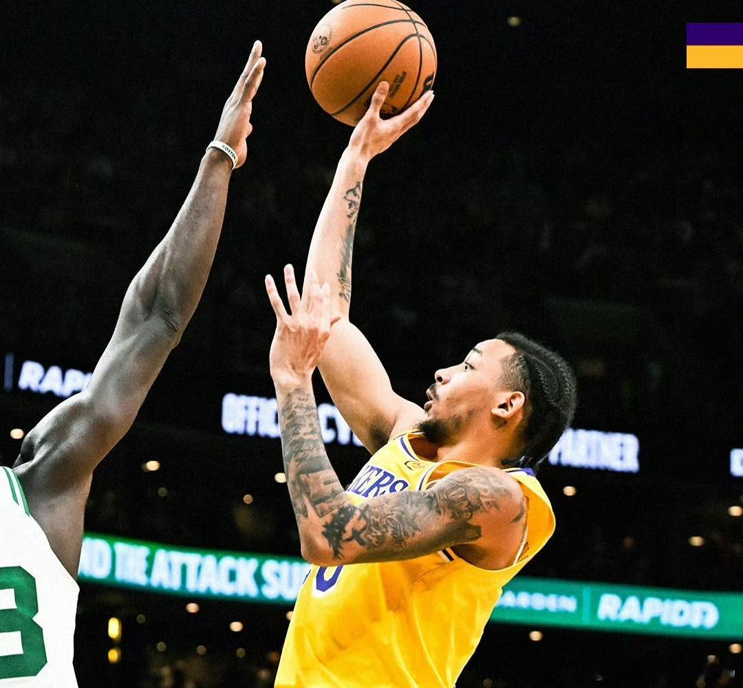 尼克史密斯今天又拿下13分！在今天客场对战凯尔特人中，这位来自黄蜂的小将史密斯再